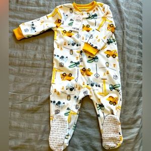 Carter’s footie PJs NWT size 12 months